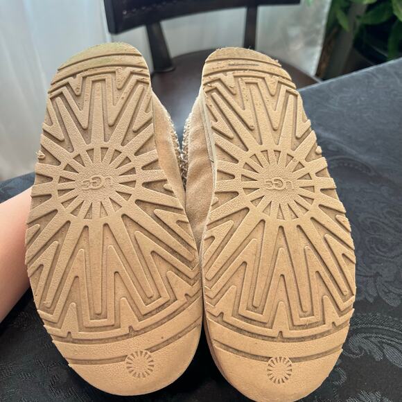Ugg tazz slippers light tan color size 5 big kids - Picture 12 of 12
